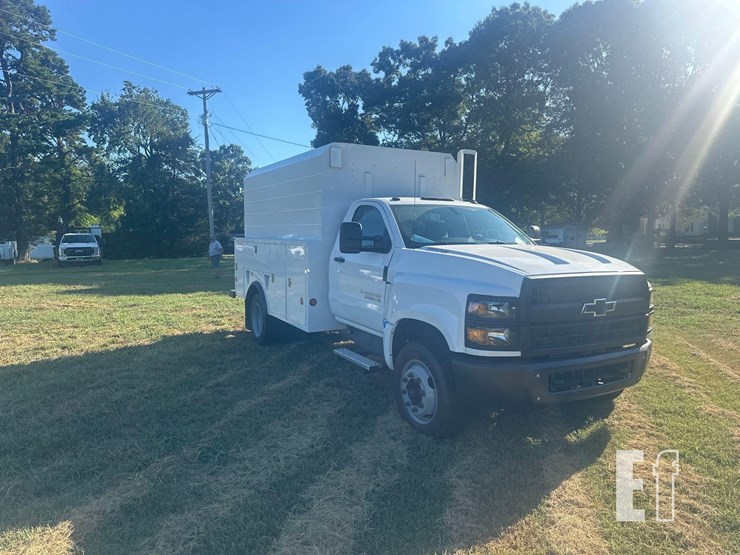 2023-chevrolet-silverado-6500hd-image-2
