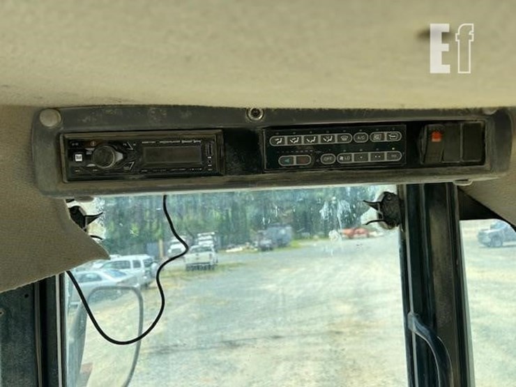 2010-komatsu-wa320-5-image-13