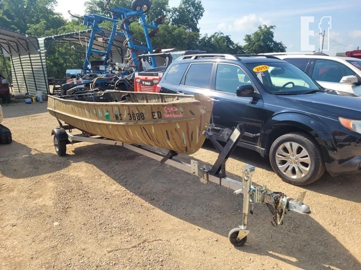 camo-v-hull-aluminum-boat-image-1