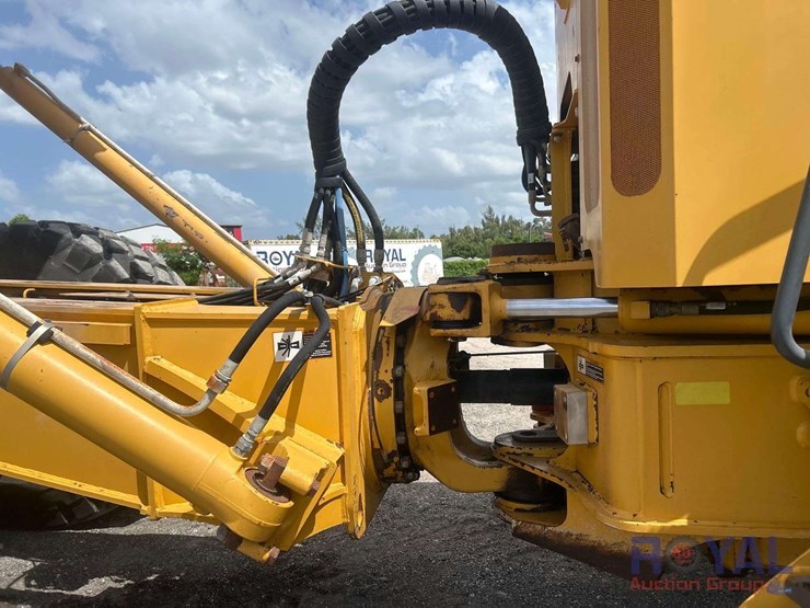2016-deere-410e-image-10