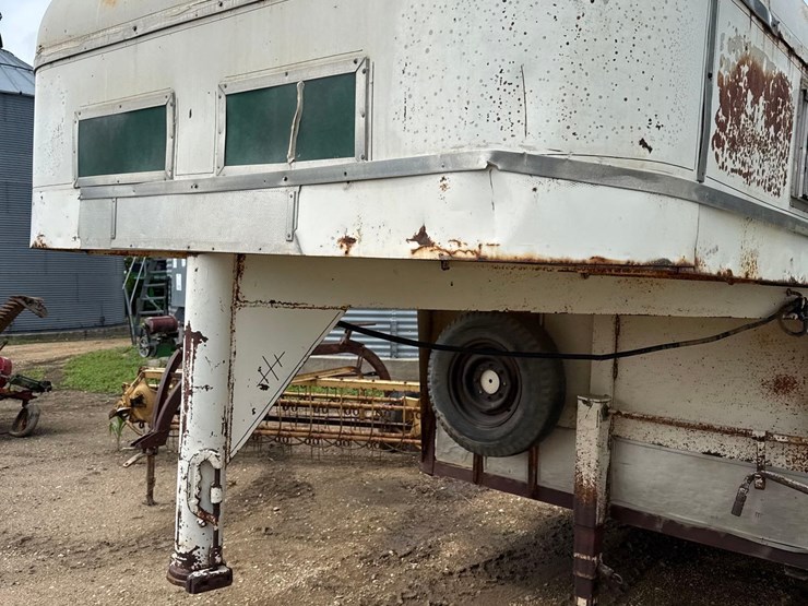7ft-x-22ft-show-me-livestock-trailer-image-25