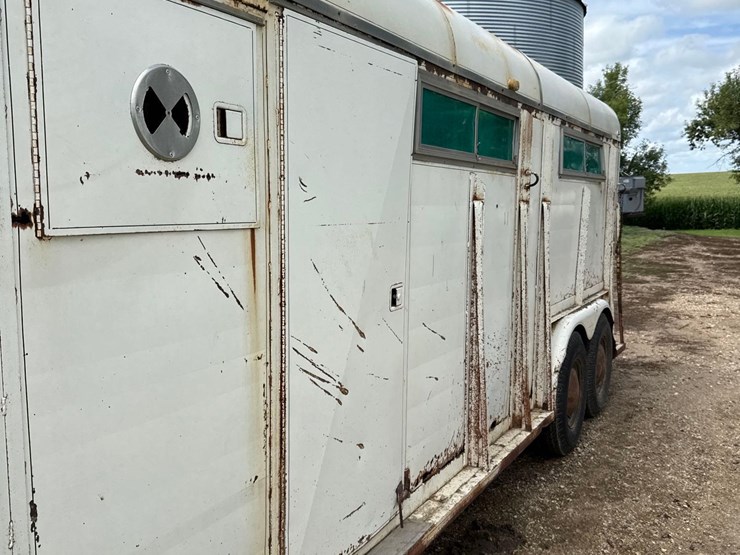 7ft-x-22ft-show-me-livestock-trailer-image-22