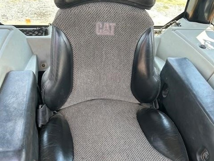 2017-caterpillar-d6n-lgp-image-16