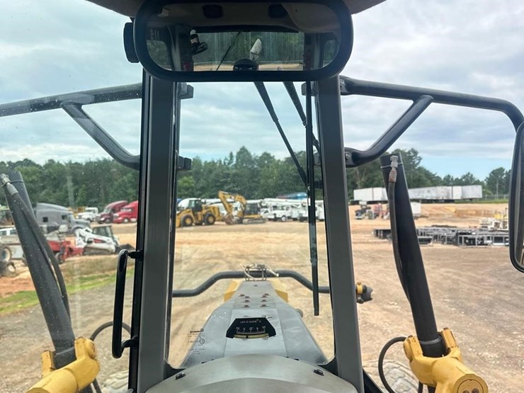 2011-caterpillar-12m-vhp-image-32