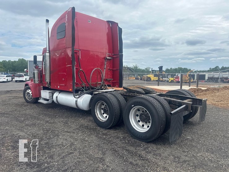 2000-freightliner-fld132-classic-xl-image-8
