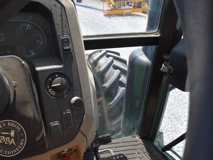 2017-john-deere-6120e-image-44