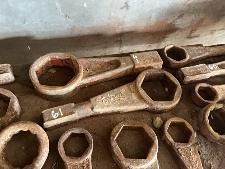 hammer-wrenches-2pcs-support-equipment-image-1