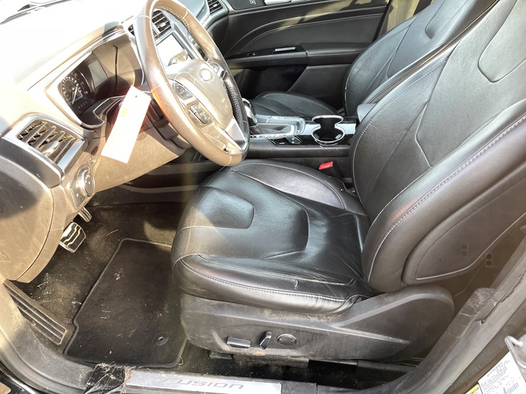 #1043-•-2014-ford-fusion-sedan-(wi-title-in-delay)-image-14