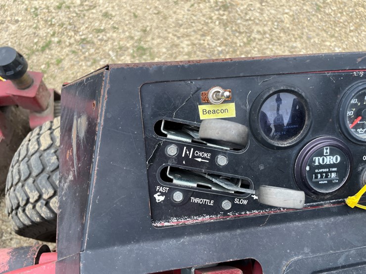 #1075-•-toro-lawn-mower-image-33