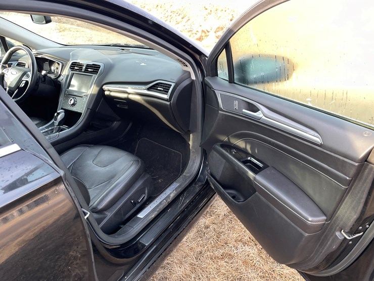#1043-•-2014-ford-fusion-sedan-(wi-title-in-delay)-image-16