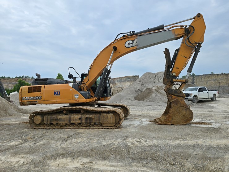 2012-case-350c-image-45