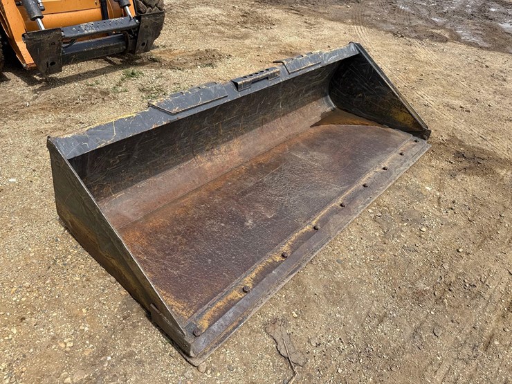 83-inch-skidloader-quick-tach-bucket-image-4