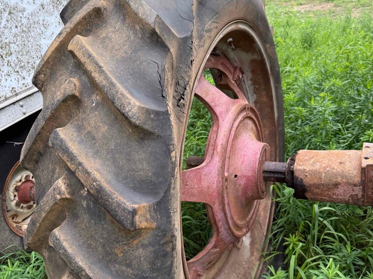 farmall-m-tractor-image-14