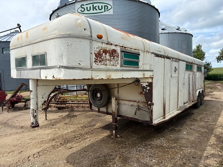 7ft-x-22ft-show-me-livestock-trailer-image-1