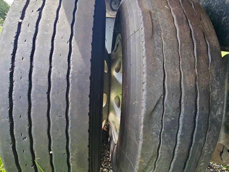 2005-utility-48'-x-102"-image-35