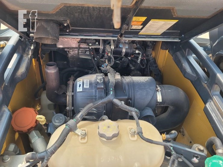 deere-320g-image-11