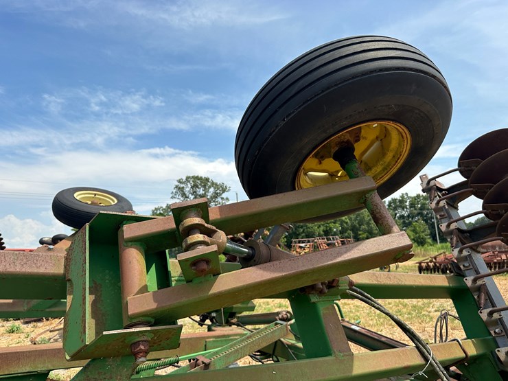 john-deere-630-image-12