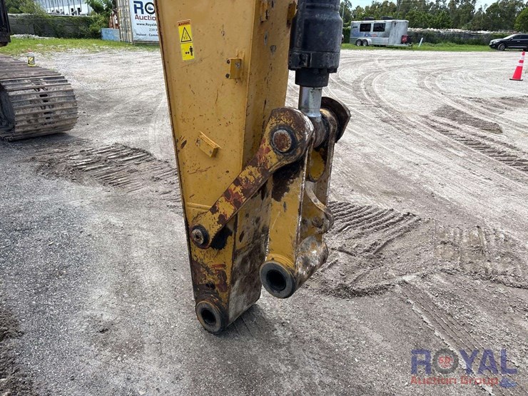 2017-caterpillar-326fl-image-32