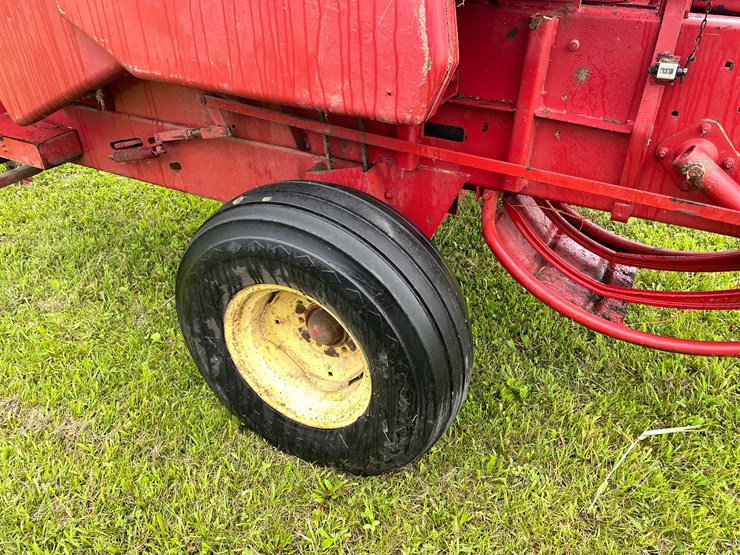 new-holland-276-image-15