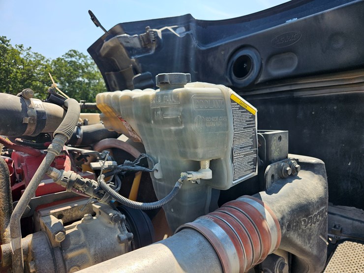 2017-peterbilt-579-image-47