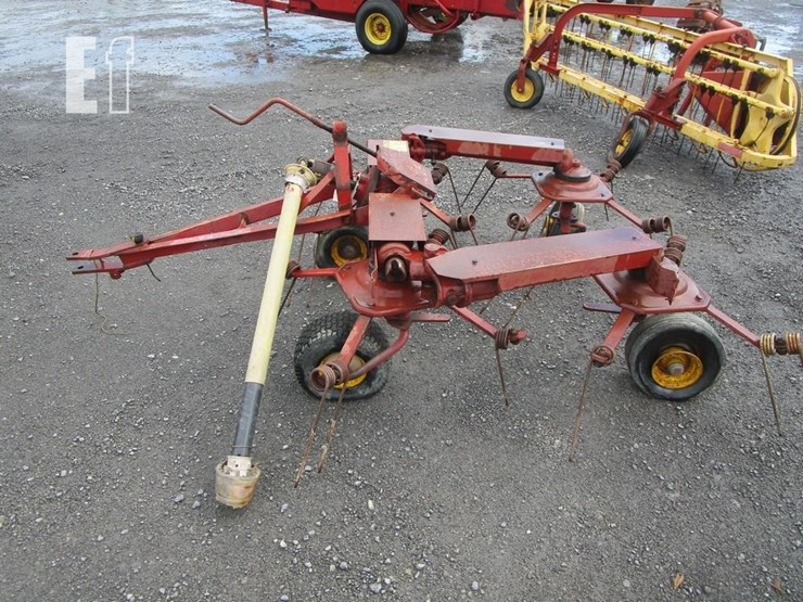 new-holland-158-image-3
