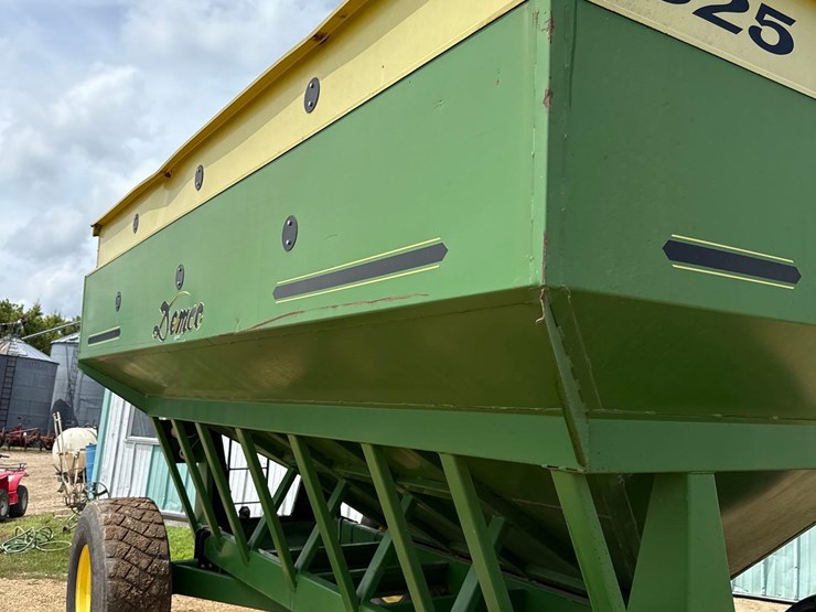 1996-demco-525bu-gravity-wagon-image-6