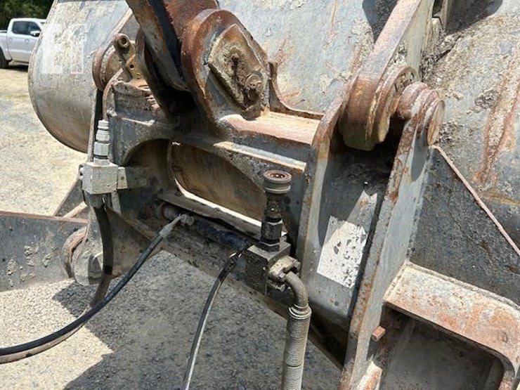 2010-komatsu-wa320-5-image-8