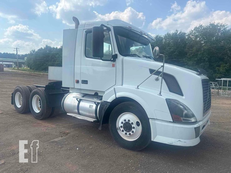 2008-volvo-vnl64t300-image-22