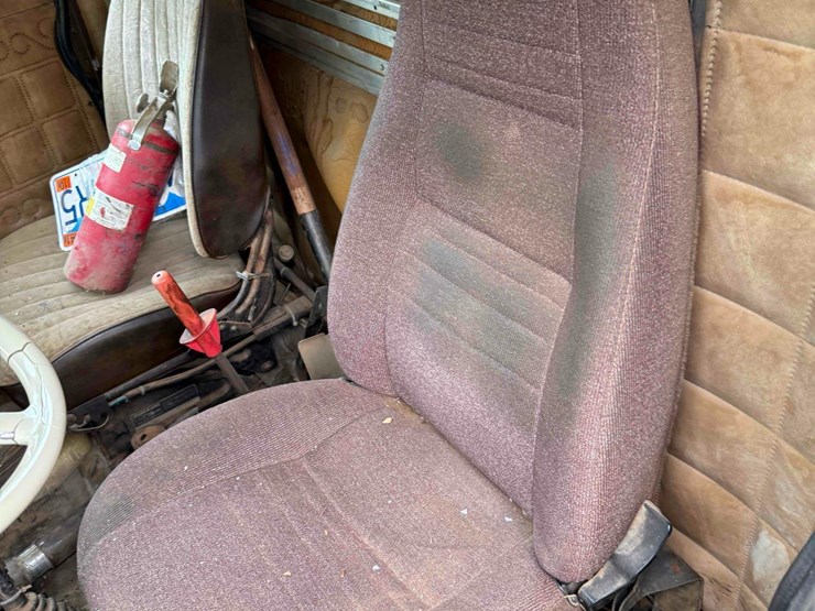 1987-peterbilt-359-image-41