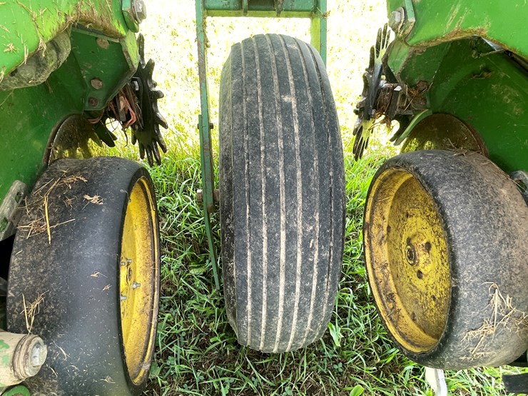 john-deere-7200-image-44