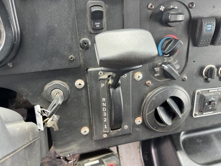 2014-freightliner-mt45-image-31