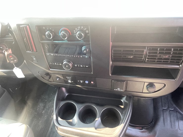 #1033-•-2023-chevy-express-van-(has-wi-salvage-title)-image-46