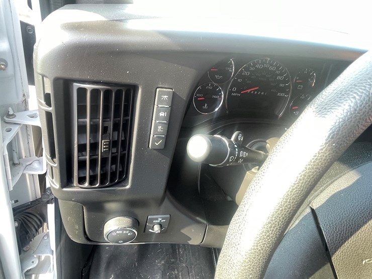 #1033-•-2023-chevy-express-van-(has-wi-salvage-title)-image-43