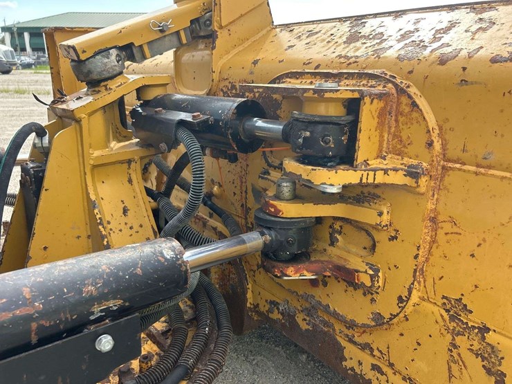 caterpillar-d5k-lgp-image-10