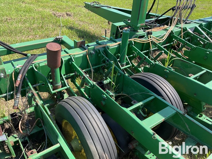 john-deere-7000-image-19