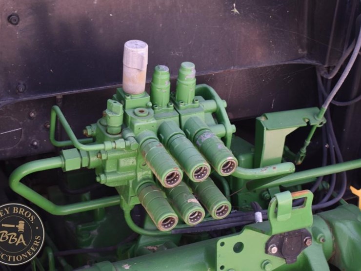2017-john-deere-6120e-image-29