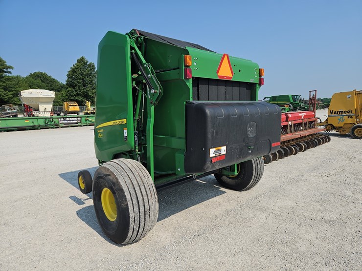 2019-john-deere-560m-image-6