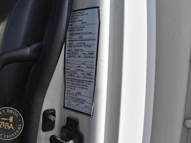 2006-international-durastar-4300-image-43