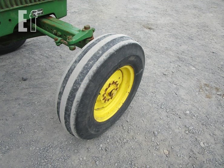 john-deere-2440-image-8