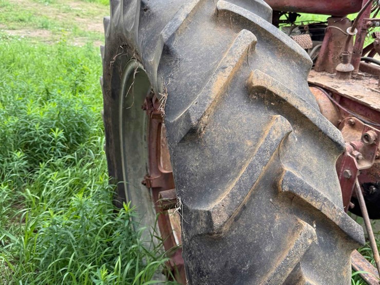 farmall-m-tractor-image-18