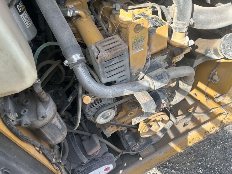 2014-caterpillar-257d-image-19