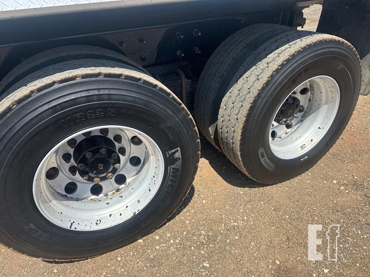 2021-mack-granite-64fr-image-12