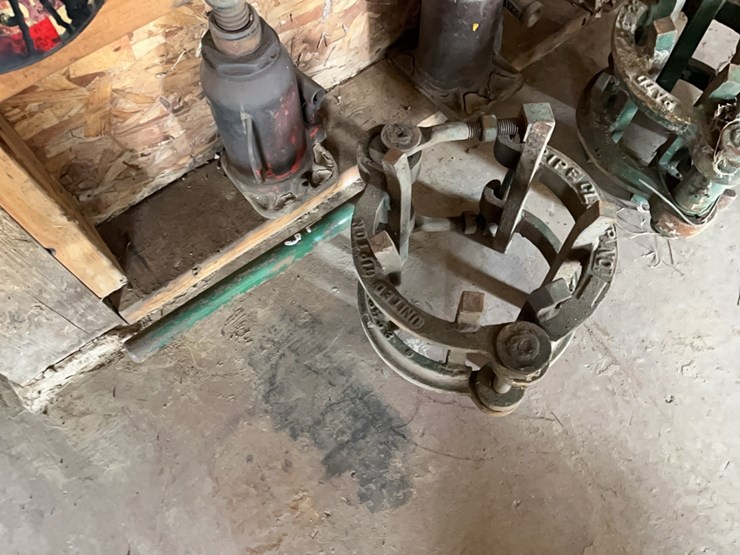 pipe-clamps-support-equipment-image-1