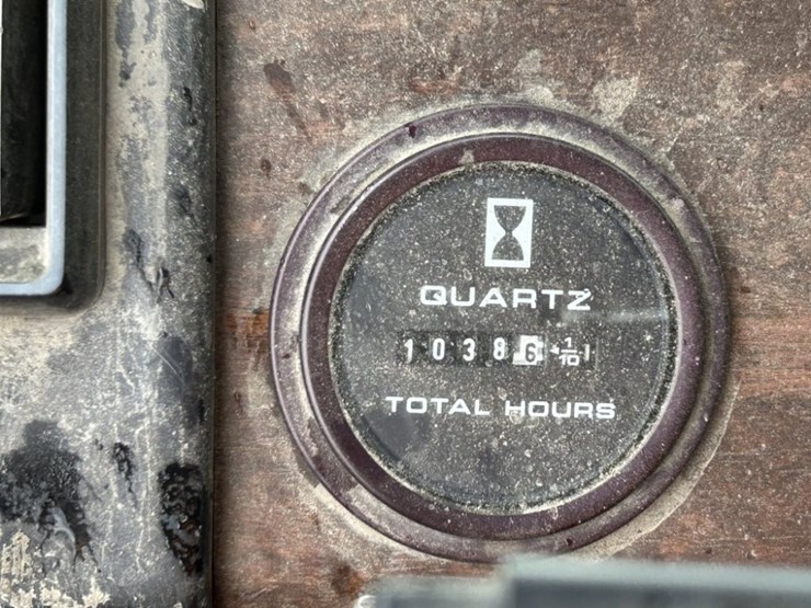 1988-peterbilt-320-image-21