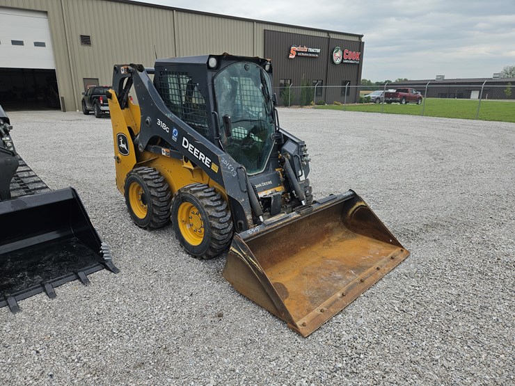 2022-deere-318g-image-1