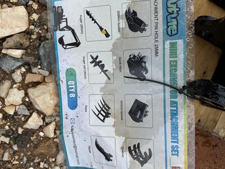 future-mini-excavator-attachment-set-image-2
