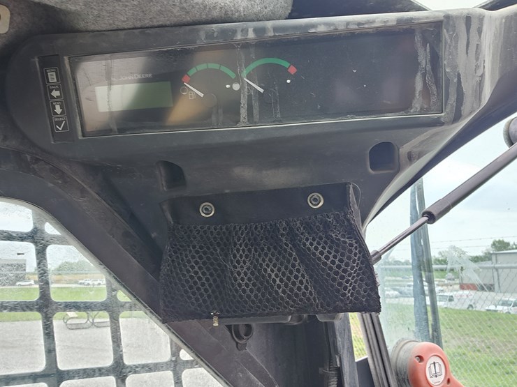 2022-deere-318g-image-10