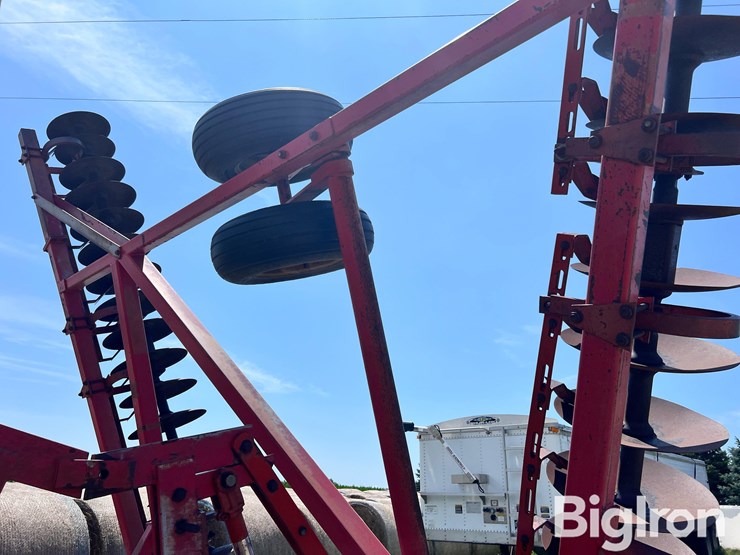 massey-ferguson-820-image-16