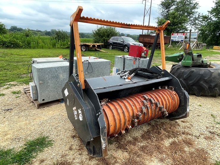 #1052-•-2022-titan-high-glow-mulching-head-attachment-for-skid-loader-image-3