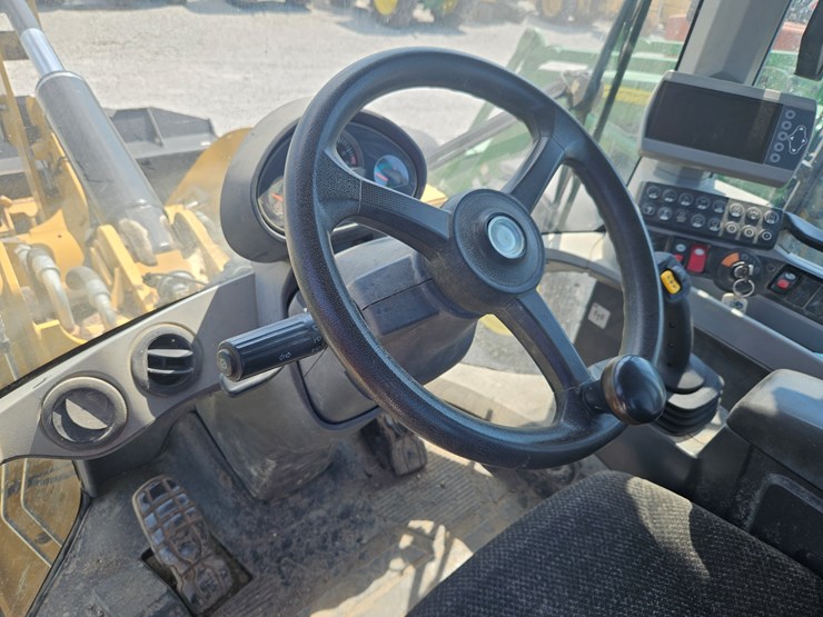 2015-caterpillar-930k-image-19